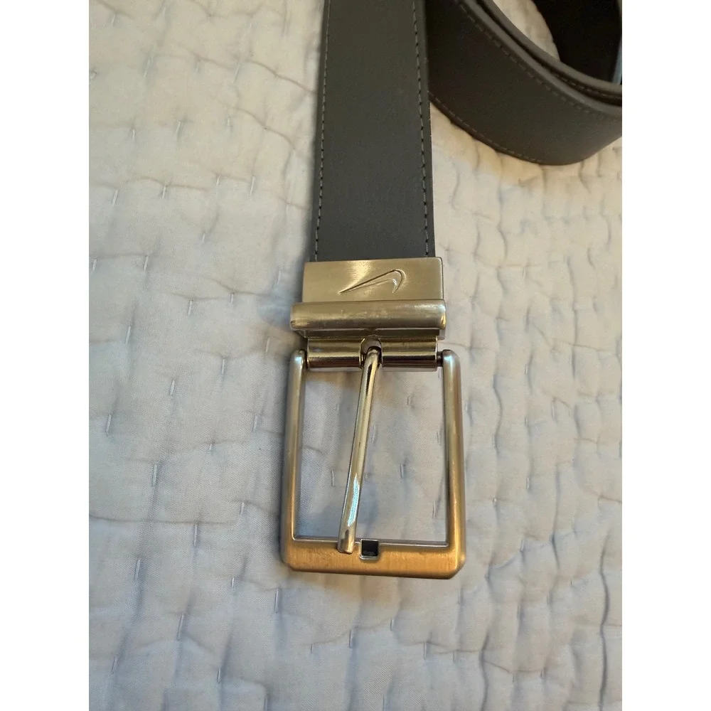 Nike Mens Genuine Leather Belt Grey Black Swivel Buckle 40